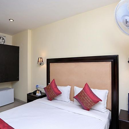 Oyo 714 Hotel De Plaza Нью-Дели Экстерьер фото