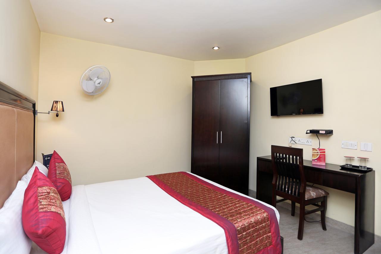 Oyo 714 Hotel De Plaza Нью-Дели Экстерьер фото